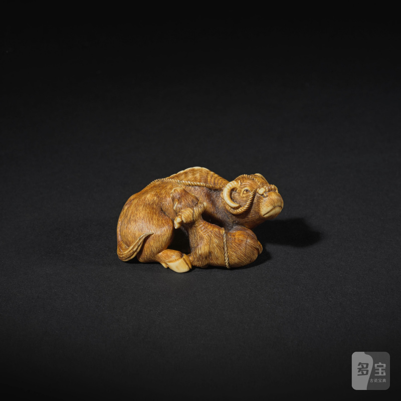 象牙彫根付 親子牛 伝龍光齋壽玉 銘「寿玉」 19世紀後期 | NETSUKE EN IVOIRE REPRÉSENTANT UNE VACHE ET SON VEAU